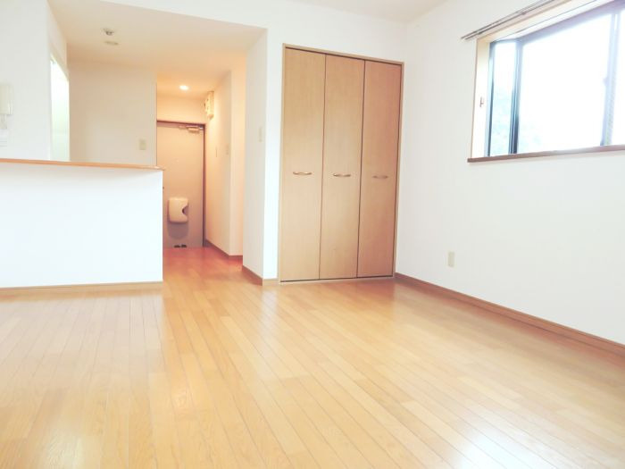 メゾンエストの居間・リビング