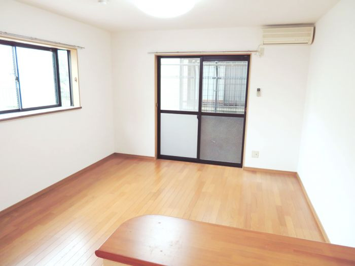 メゾンエストの居間・リビング