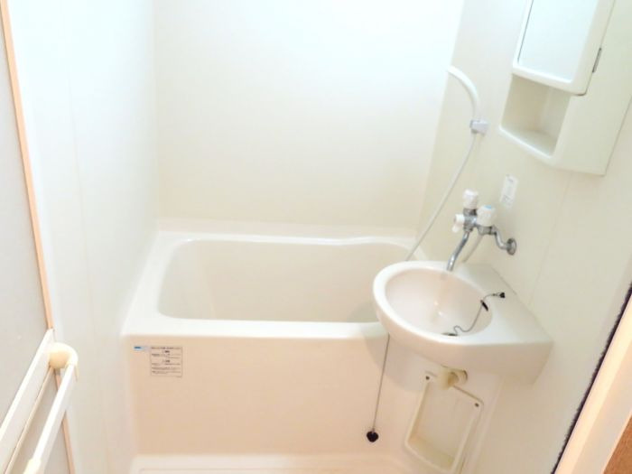 メゾンエストの浴室