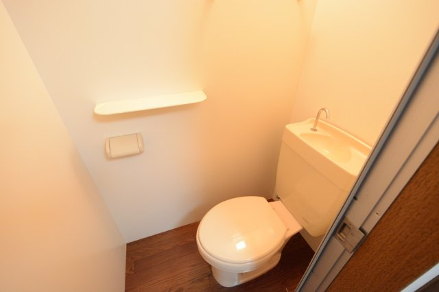 ウォシュレット付きのトイレです♪