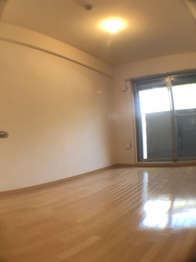 ファミール園田の居間