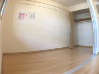 ファミール園田の洋室
