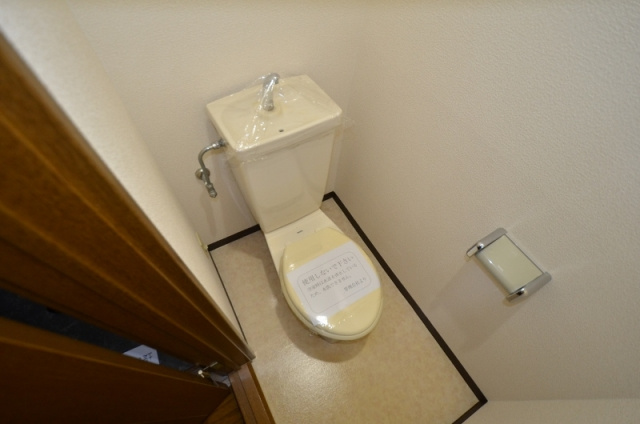 コンパクトで使いやすいトイレです♪