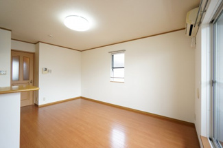 【居間・リビング】 | コンコルド | ※同タイプの写真になります。（中部屋は小窓無し）