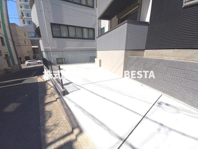 サンシエ神戸元町の駐車場