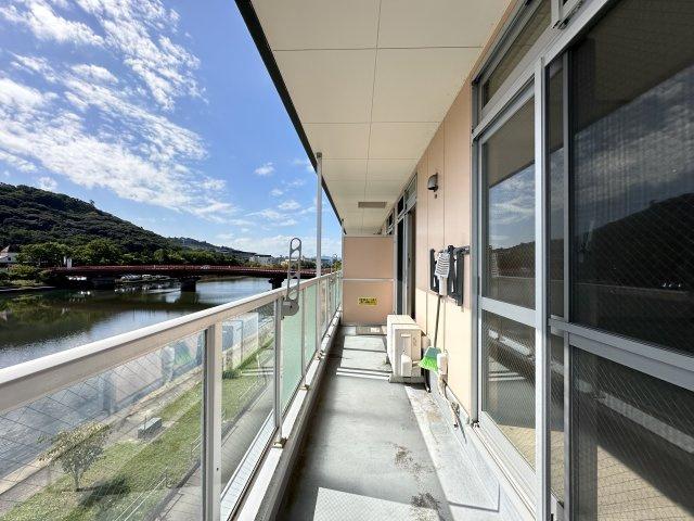 ヴュー鏡川のバルコニー
