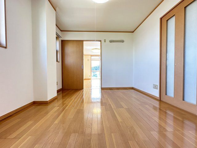 ヴュー鏡川の洋室