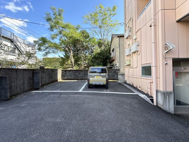 ヴュー鏡川の駐車場