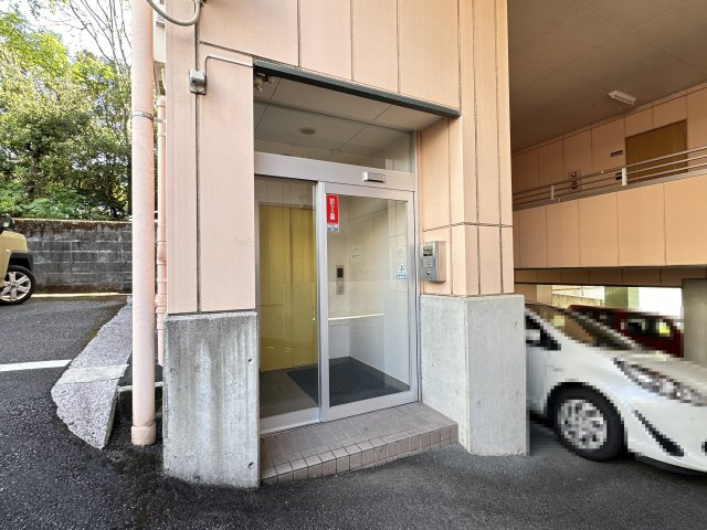 ヴュー鏡川のエントランス