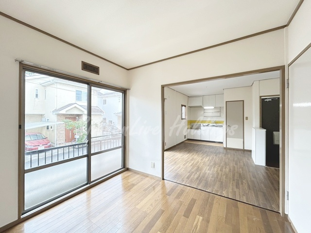 藤沢市鵠沼松が岡２丁目のアパートの居間・リビング