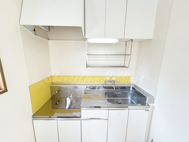 藤沢市鵠沼松が岡２丁目のアパートのキッチン