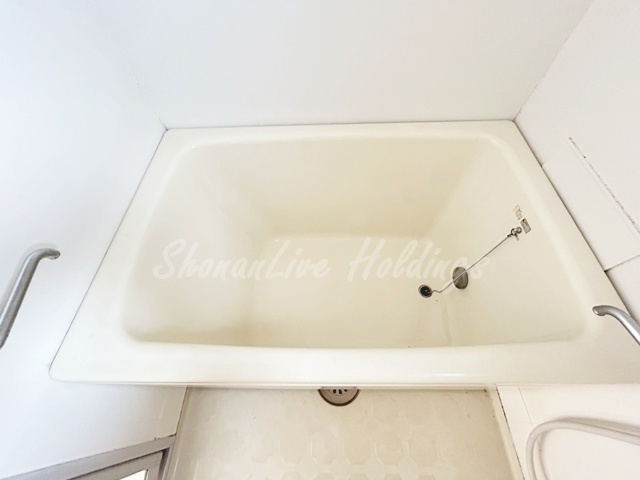 藤沢市鵠沼松が岡２丁目のアパートの浴室