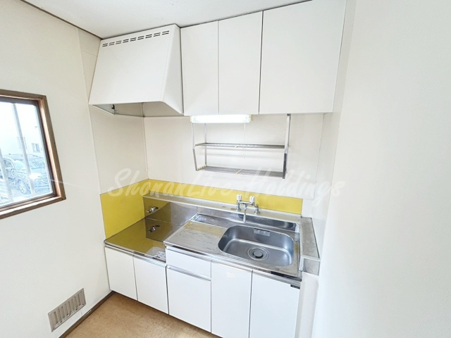 藤沢市鵠沼松が岡２丁目のアパートのキッチン