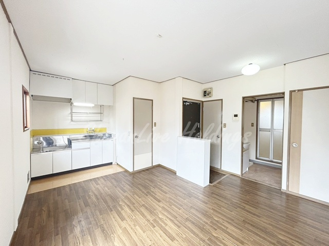 藤沢市鵠沼松が岡２丁目のアパートの居間・リビング