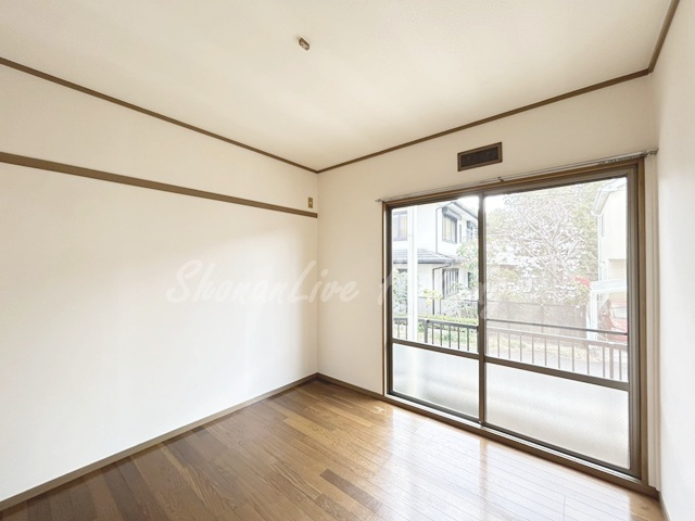 藤沢市鵠沼松が岡２丁目のアパートの寝室