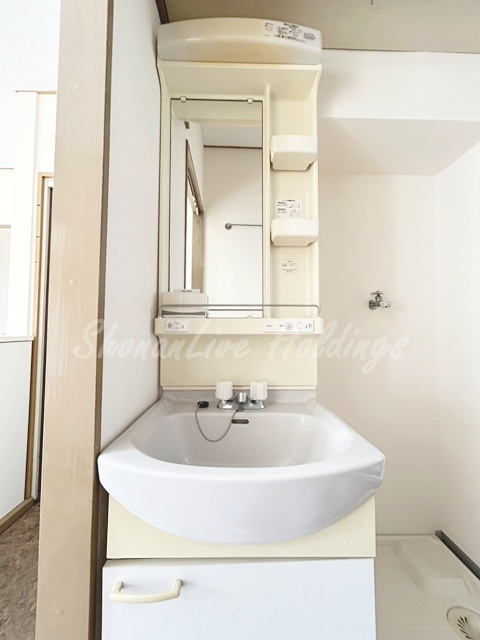 藤沢市鵠沼松が岡２丁目のアパートの洗面所