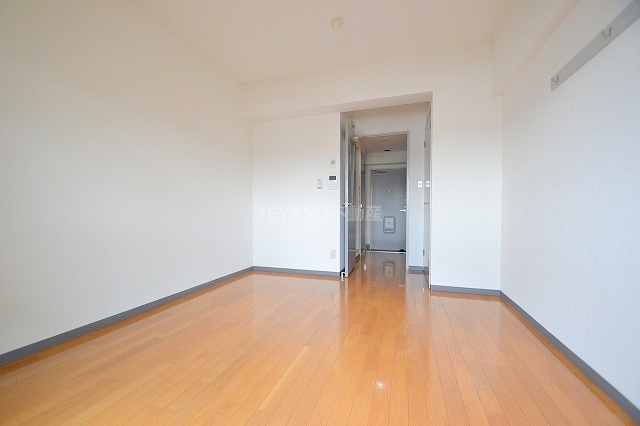 ユーアイビル西観音の居間・リビング|反転写真になります