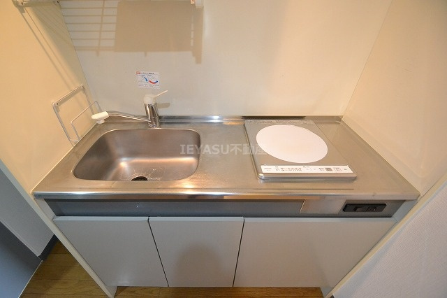 ユーアイビル西観音のキッチン|反転写真になります