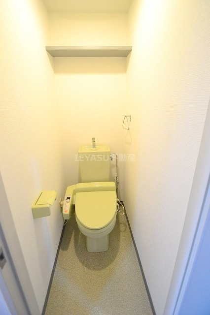 ユーアイビル西観音のトイレ|反転写真になります