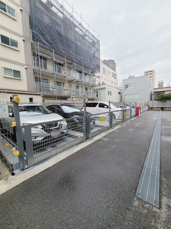 ブランシエスタ西宮の駐車場