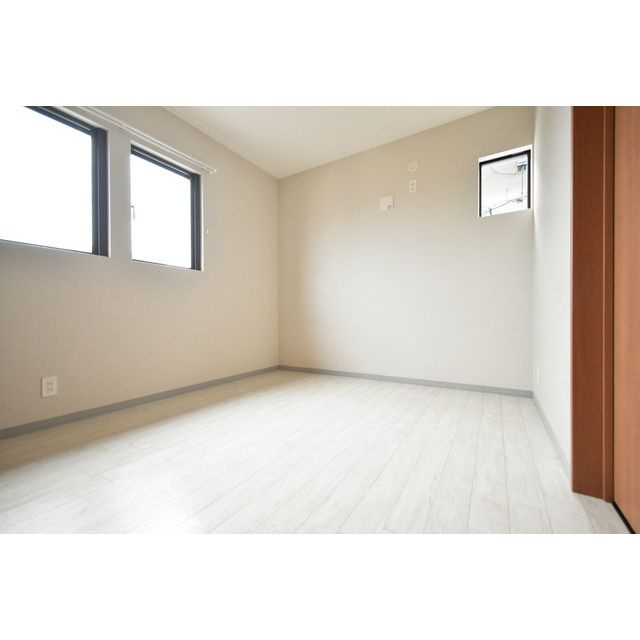 Apartment-Raboの寝室|風通しも良い寝室です☆