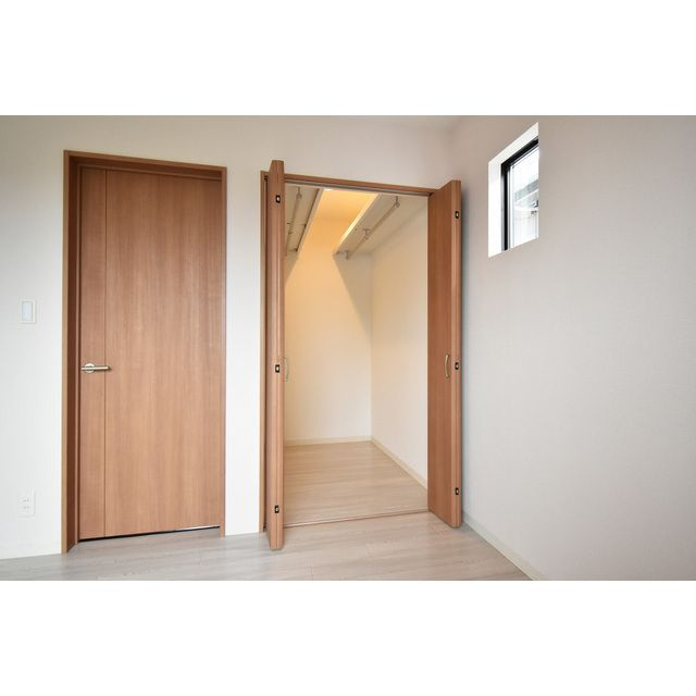 Apartment-Raboの収納|ウォークインクローゼットなので収納豊富です☆