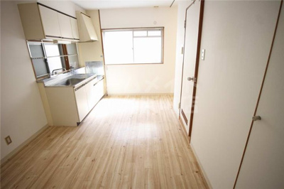 【居間・リビング】 | ハイツ明光 | ゆったりとした居間です