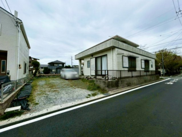 売地　豊橋市馬見塚町222番1の前面道路含む現地写真