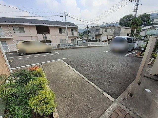ｂｌｏｏｍの駐車場|カースペースがあります