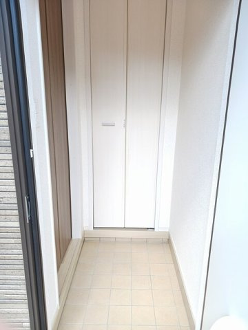 ニューサンライフの玄関|明るい玄関です