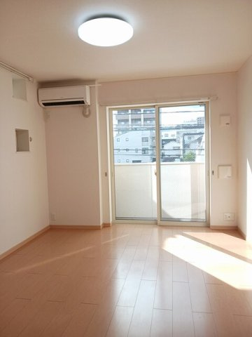 メゾンド・スカイの居間・リビング|こちらのリビングで趣味の時間をお楽しみください