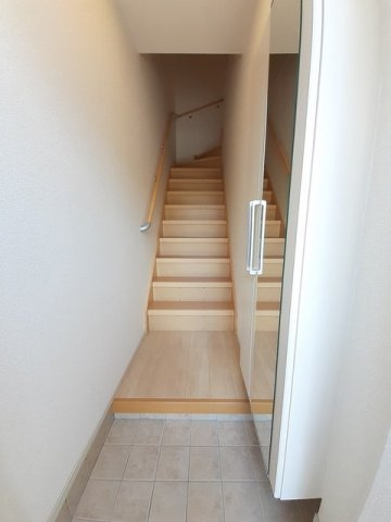 ヴィラジャローネ　デ　ケーヴⅡの玄関|シンプルで使いやすい玄関です