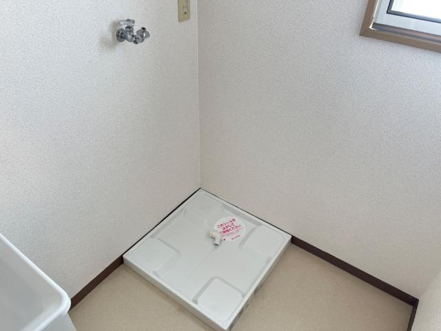 コンフォール東野Ⅱ番館のその他|洗濯機置場