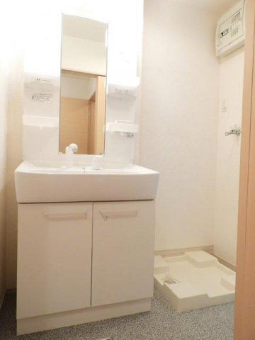 ウエストヒルズⅡの洗面所|忙しい朝には欠かせない洗面所です