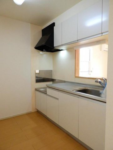 ウエストヒルズⅡのキッチン|コンパクトなキッチンで掃除もラクラク