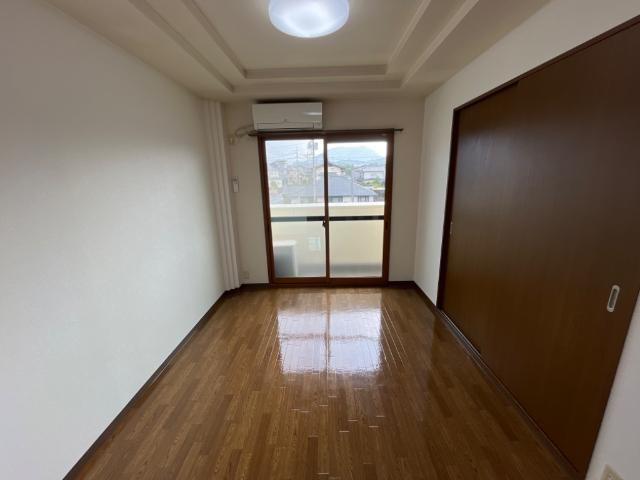 ロイヤルタムラひまわり館の内装|洋室