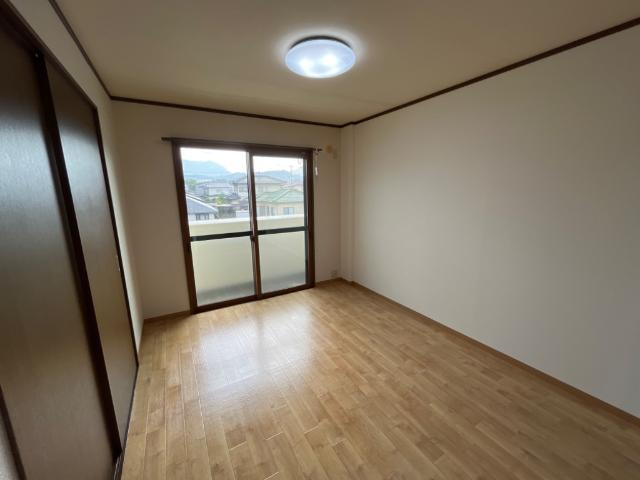 ロイヤルタムラひまわり館の内装|洋室