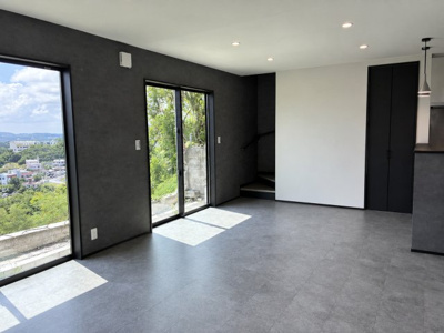 【居間・リビング】 | 那覇市首里石嶺町4丁目　新築戸建