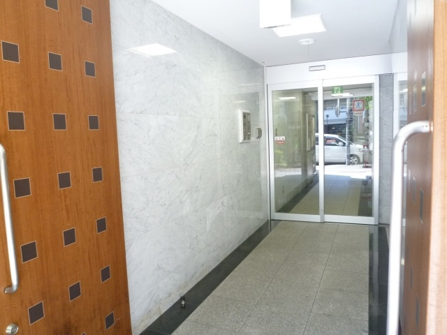 沢村マンションのエントランス