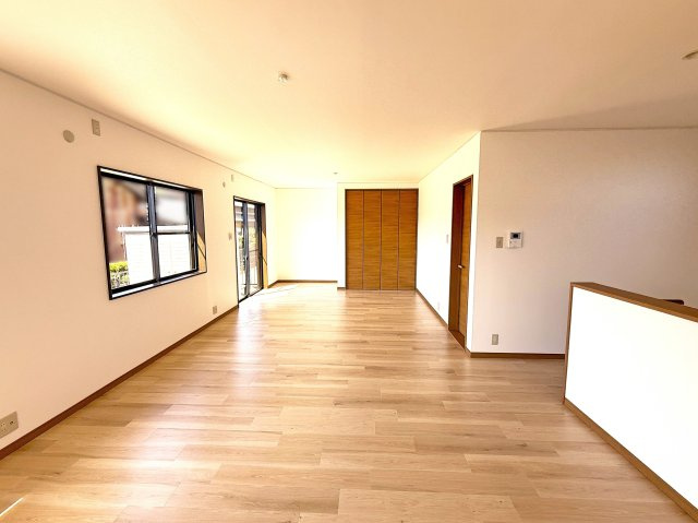 【居間・リビング】 | 三重郡菰野町大字福村　4SLDK | ＬＤＫ