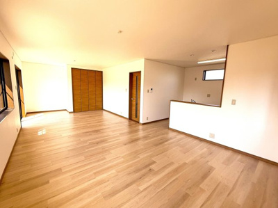 【居間・リビング】 | 三重郡菰野町大字福村　4SLDK | ＬＤＫ