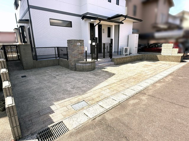 【駐車場】 | 三重郡菰野町大字福村　4SLDK | 駐車スペース約２台可