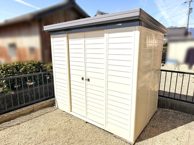 【収納】 | 三重郡菰野町大字福村　4SLDK | 便利な物置あり