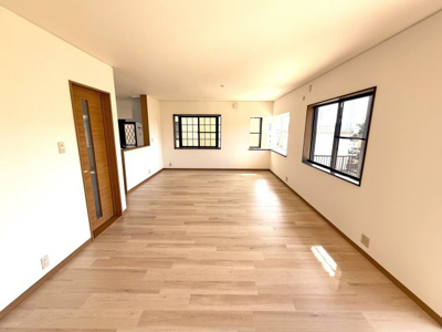 【居間・リビング】 | 三重郡菰野町大字福村　4SLDK | ＬＤＫ