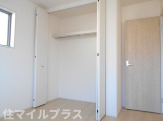 【洋室】 | 郡山市亀田2丁目新築一戸建て3棟 | 明るい洋室です