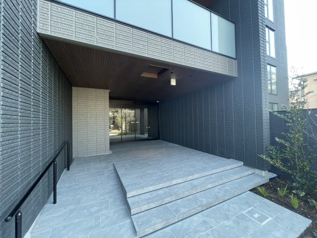 アノイエ　東棟のエントランス