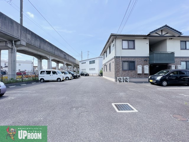 カトルセゾン Ａの駐車場