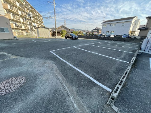 ウィン・グランデ国分の駐車場