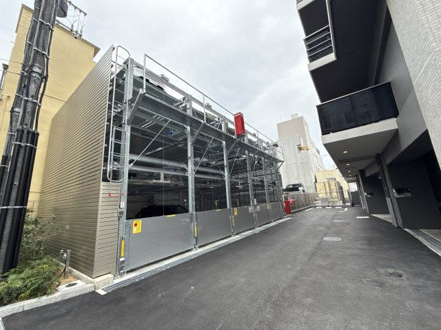 レーベン姫路本町の駐車場