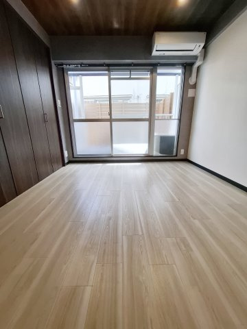 グラントゥール西宮北口の洋室